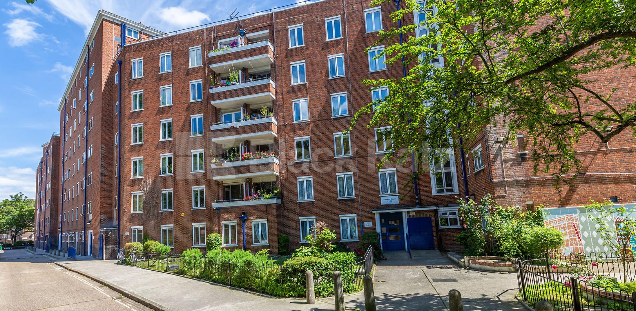 			4/5 BED IN CAMDEN!, 4 Bedroom, 1 bath, 1 reception Flat			 Crowndale Road , CAMDEN